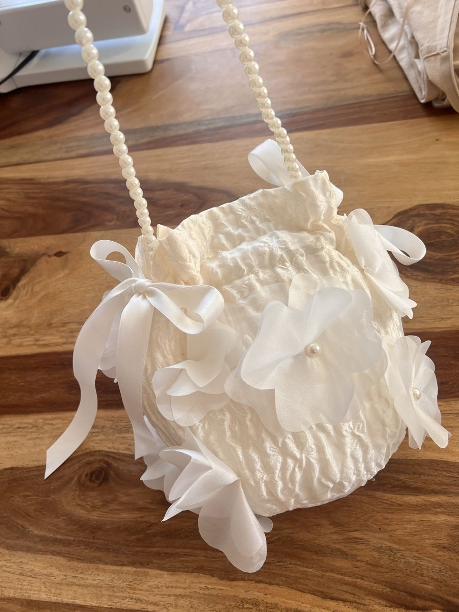 Borse da donna: Braut Tasche mit Blumen und Perlen – Usato da Kloten venduto da Django008 2