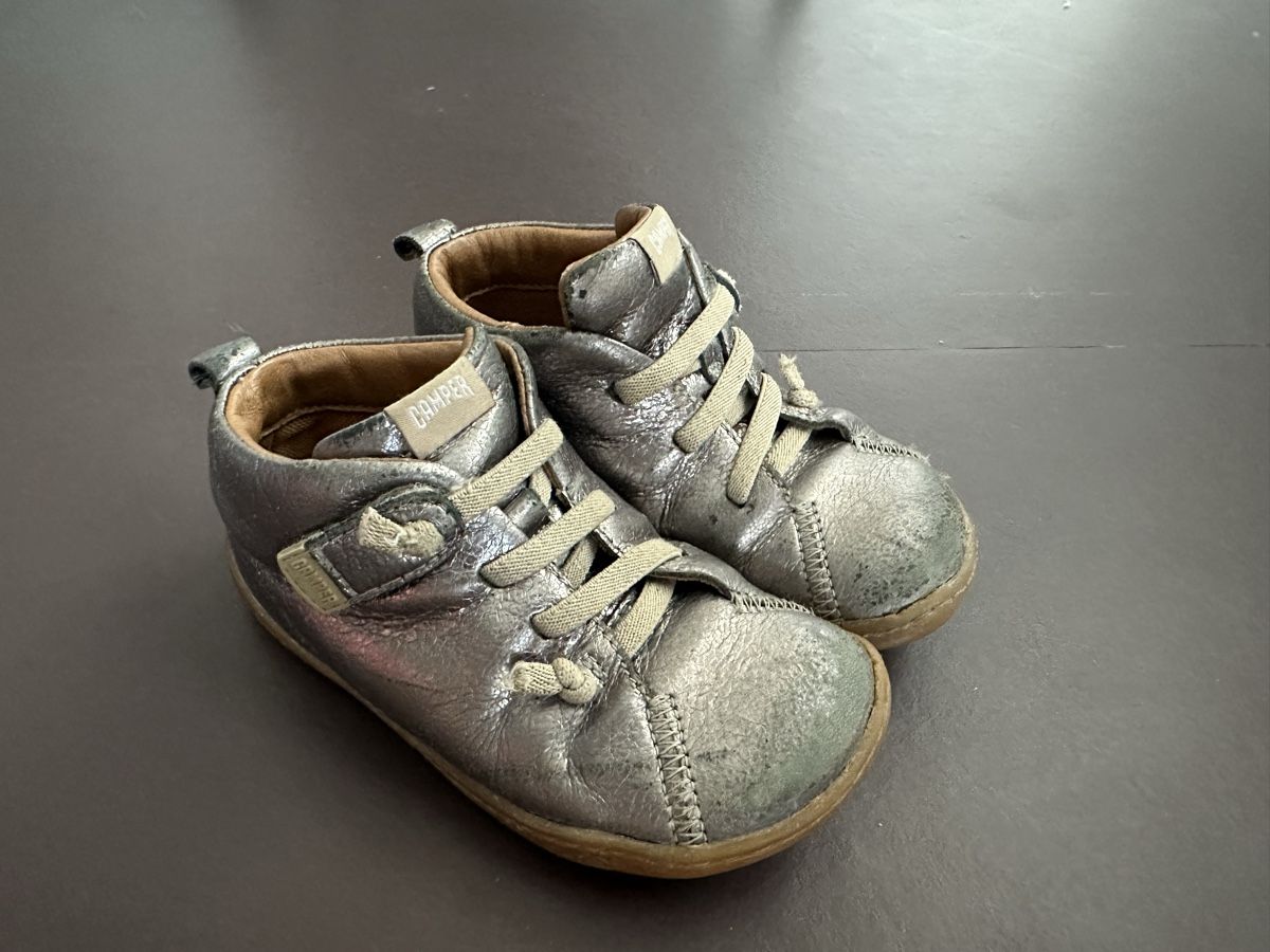 Camper Scarpe per ragazzi: Camper Peu Silber Größe 26 – Usato da Zürich venduto da Sennin