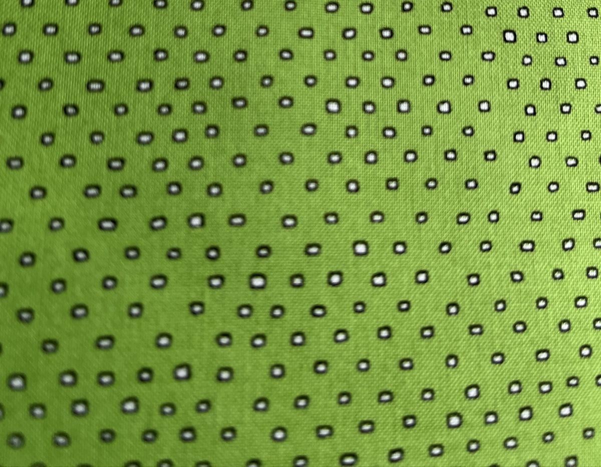 Stoffe: Patchworkstoff grün mit Punkte weiss/schwarz umrandet – Neu (gemäss Beschreibung) aus Seuzach von KreativmitStoff