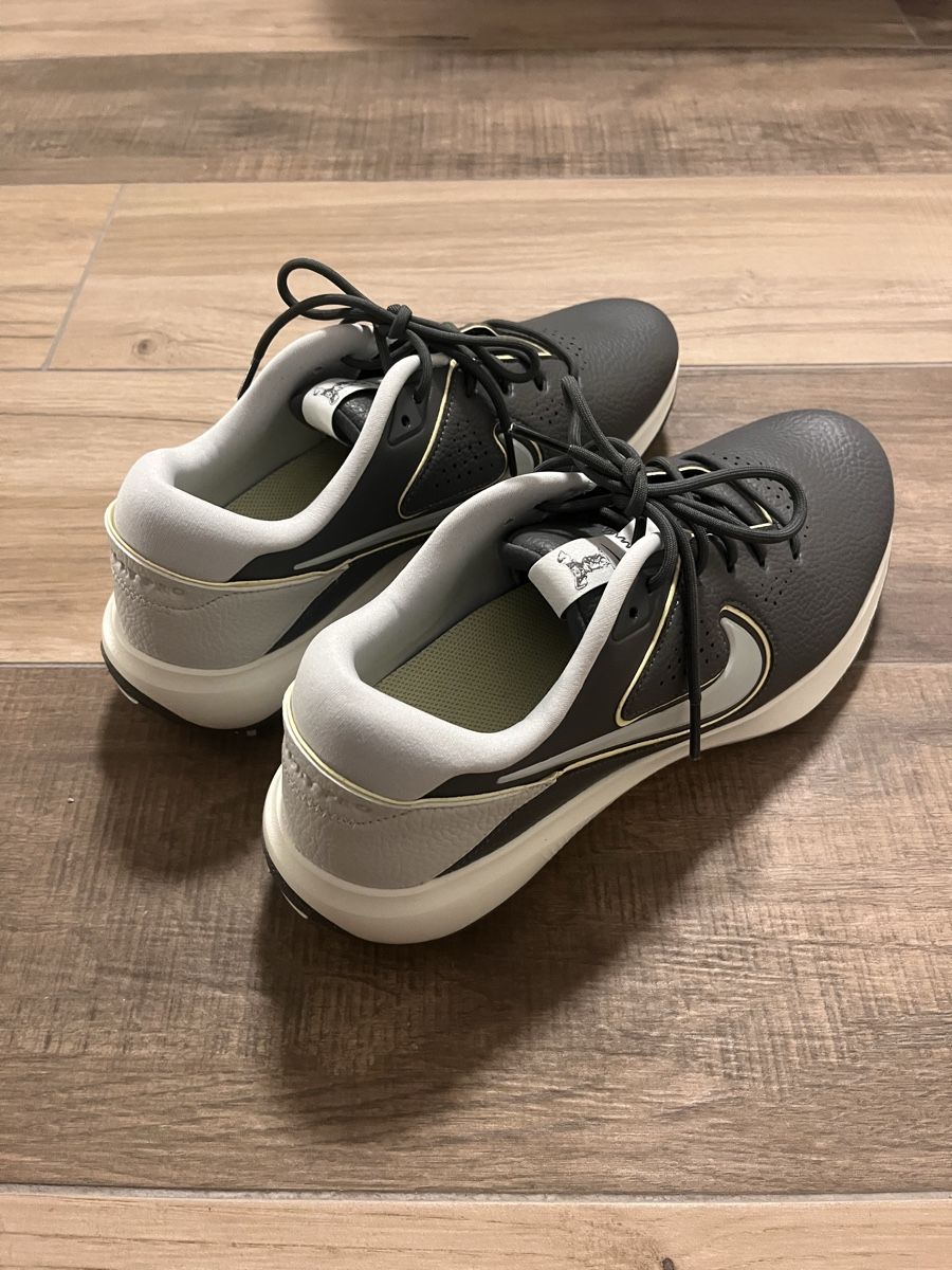 Nike Scarpe da uomo: Chaussures de golf Nike – Nuovo (secondo la descrizione) da Conthey venduto da guemae 1