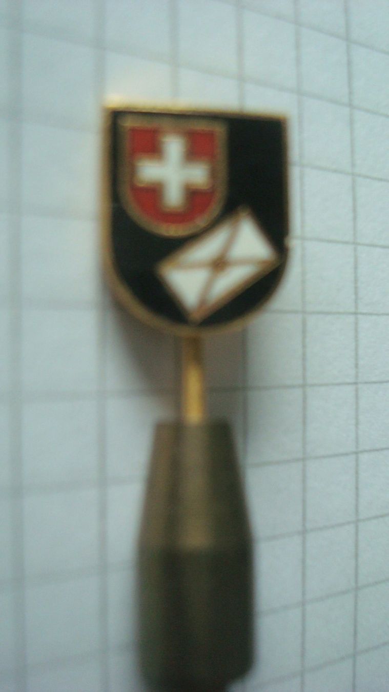 Placchette & Badge: Anstecknadel Post Schweiz 5 cm – Usato da Münchenstein venduto da Pesci6 1