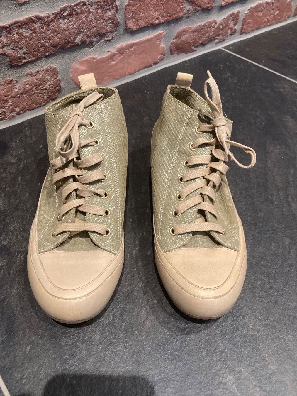 Damenschuhe: Sneaker – Gebraucht aus Rorschach von Loonimuh