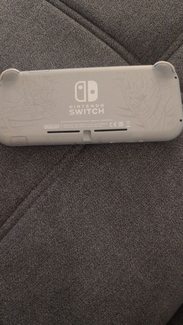 Nintendo Console: Nintendo Switch Lite Zacian & Zamazenta Edition – Nuovo (secondo la descrizione) da St.gallen venduto da yan_lrg5
