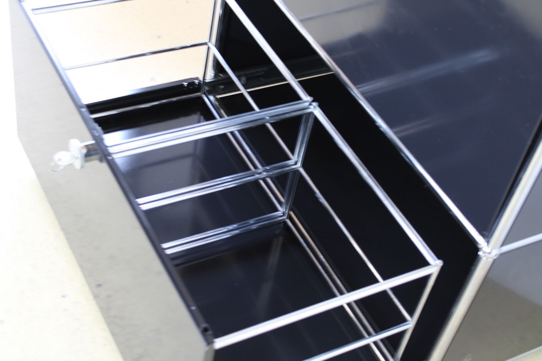 USM Cassettiere: USM Sideboard in Schwarz, Umbau möglich – Usato da Meinisberg venduto da atelier_TILIJA 4