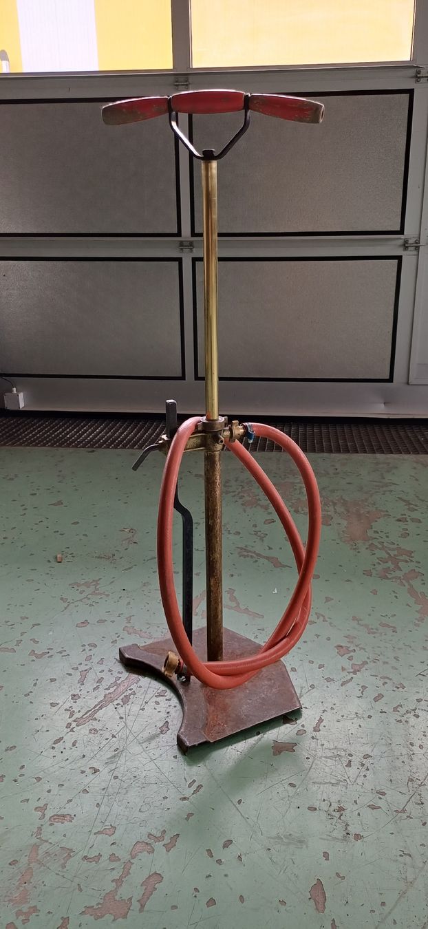 Pompes et pièces: vintage Luftpumpe mit Schlauch  – D'occasion à Alpnach Dorf par jkp_k62jg 1