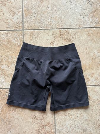 Effortlesslift seamless mid rise short