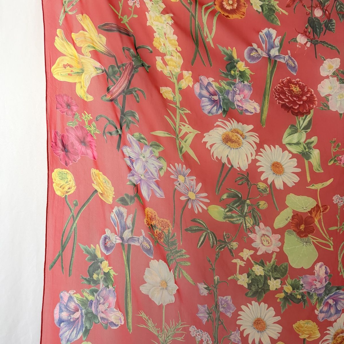 Fabric Frontline Foulards & écharpes: FABRIC FRONTLINE Large Silk Scarf – Neuf (Voir description) à Emmen par Avviivva_Com2023 4