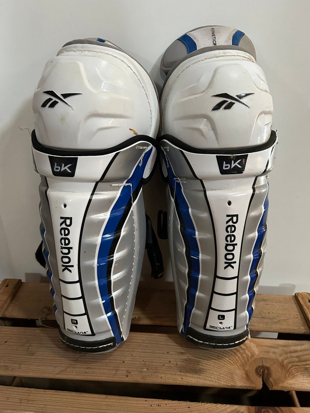 Reebok Schutz & Schoner: Schienbeinschoner Reebok 36 cm / 14'' – Gebraucht aus Bowil von Mirifix