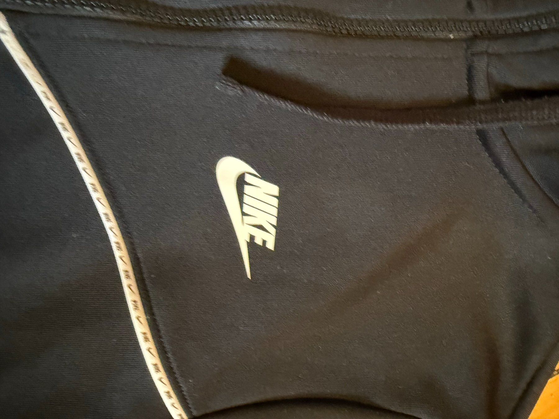 Jacken: Veste à capuche Nike noire zippée – Gebraucht aus Genève von rij_7zrr 1