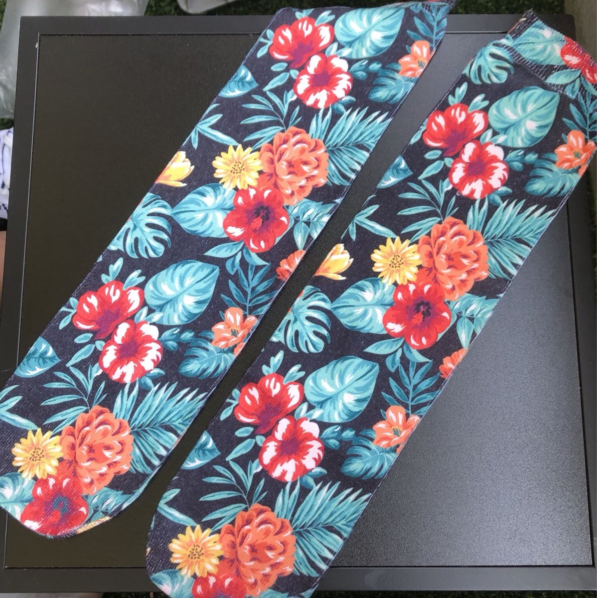 Chaussettes: Socken/Stülpen Blumenmuster Onesize Neu – Neuf (Voir description) à St.Gallen par nitka. 2