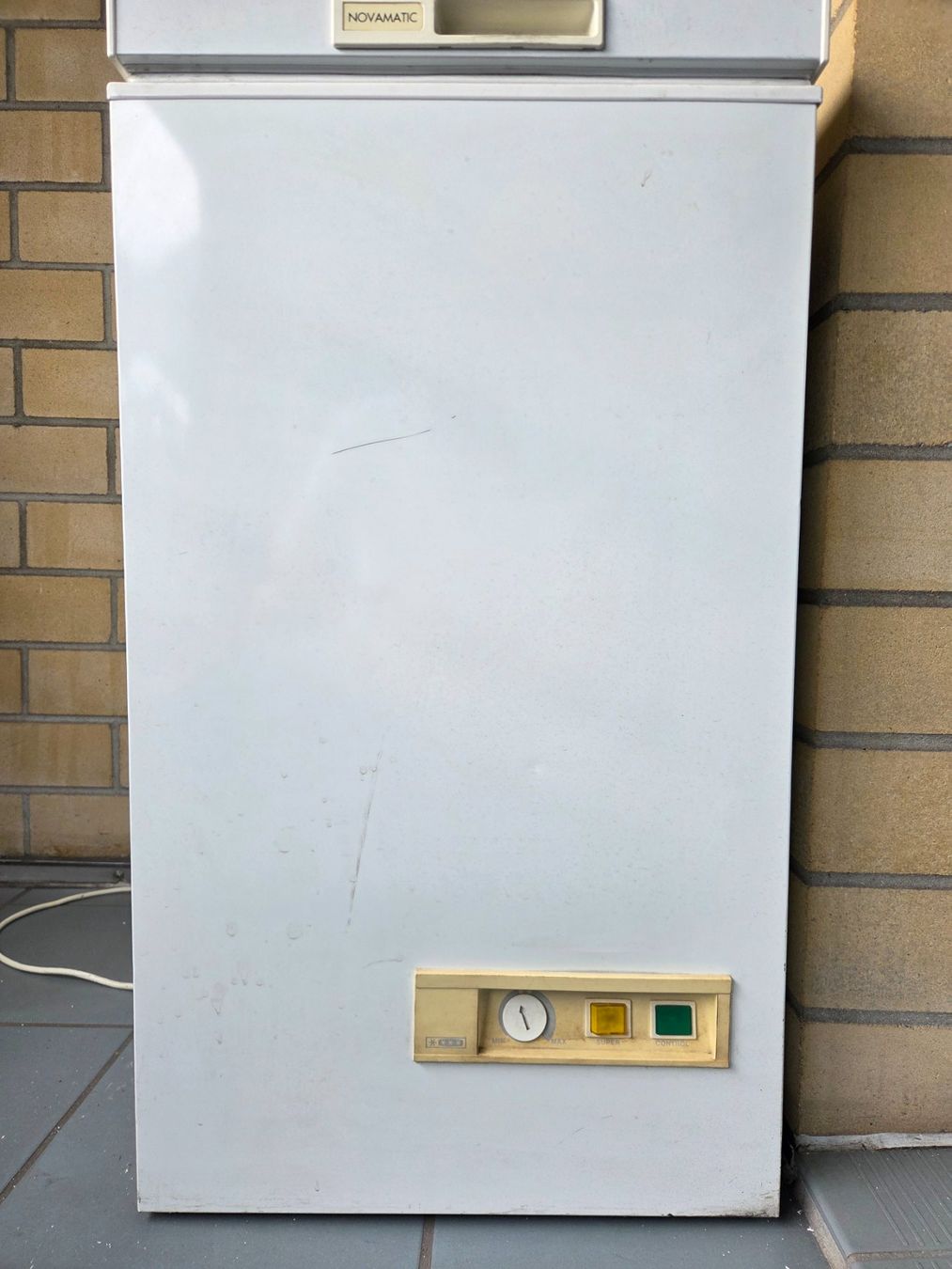 Novamatic Congelatori: Novamatic Gefrierschrank (95 Liter) – Usato da Ennetbaden venduto da mar_cm2p