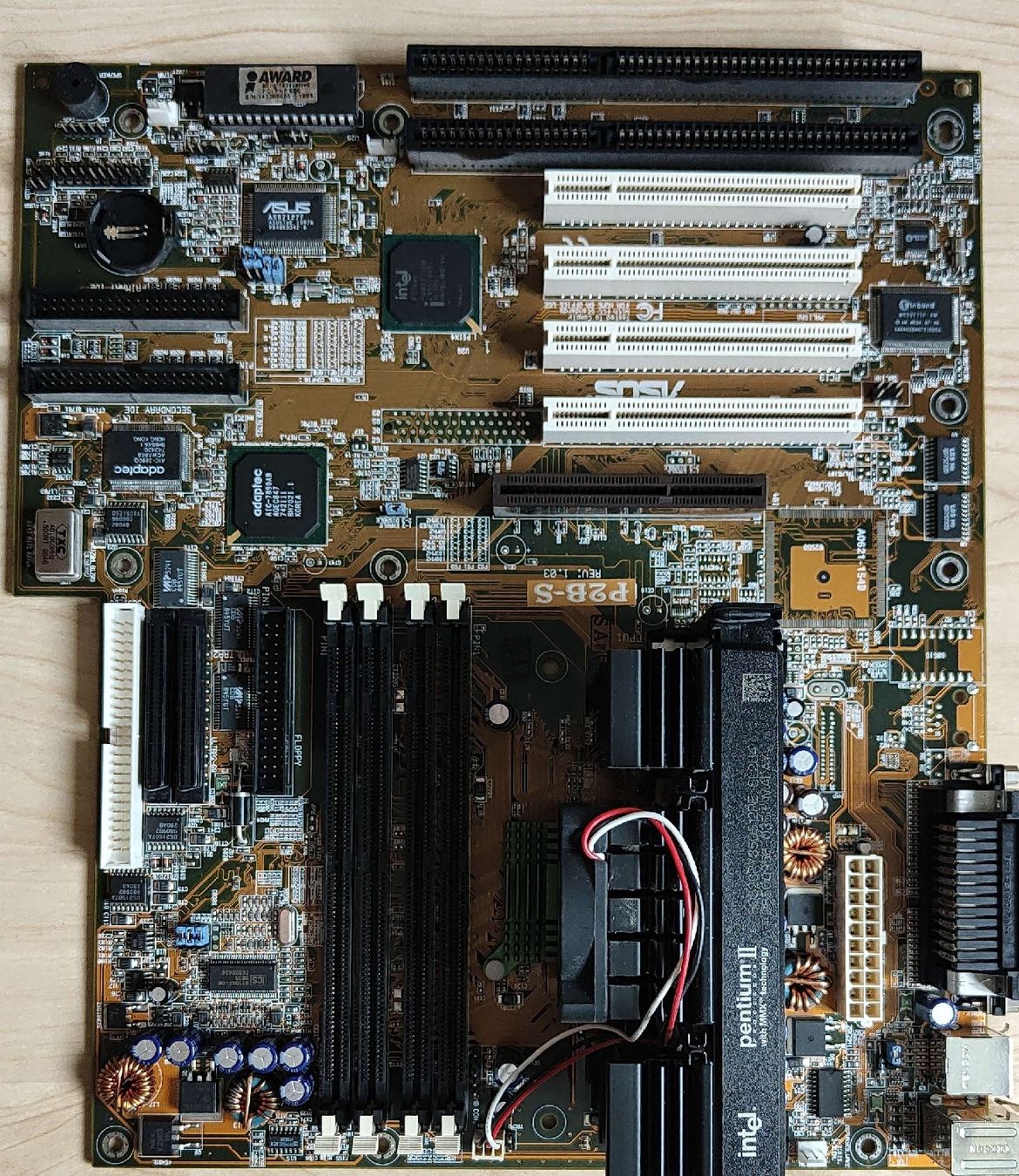 Asus Schede madri: Seltene ASUS P2B-S Mainboard, inkl. CPU – Usato da Romanshorn venduto da katoomba11