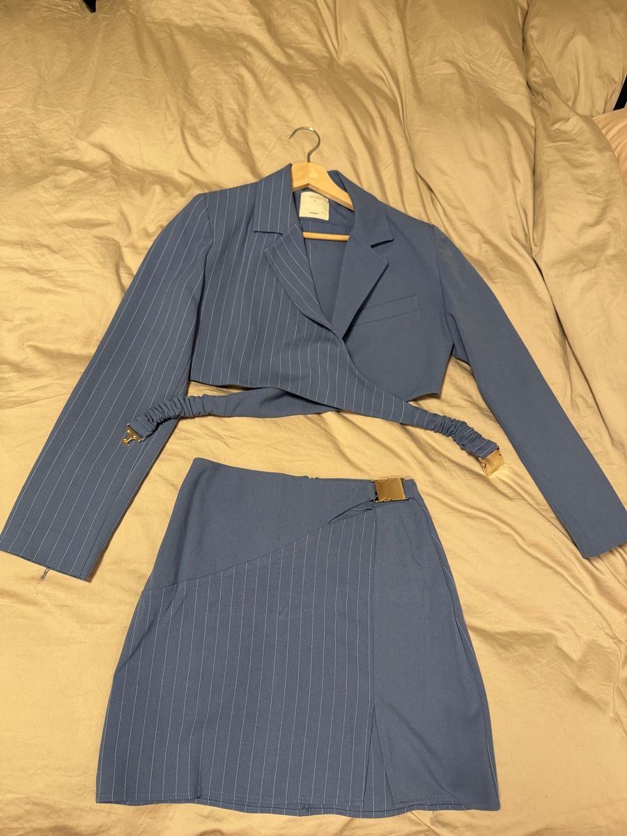 Lotti di vestiti: skirt and crop blazer set, size S/36 – Usato da Horgen venduto da Elizhadz 2