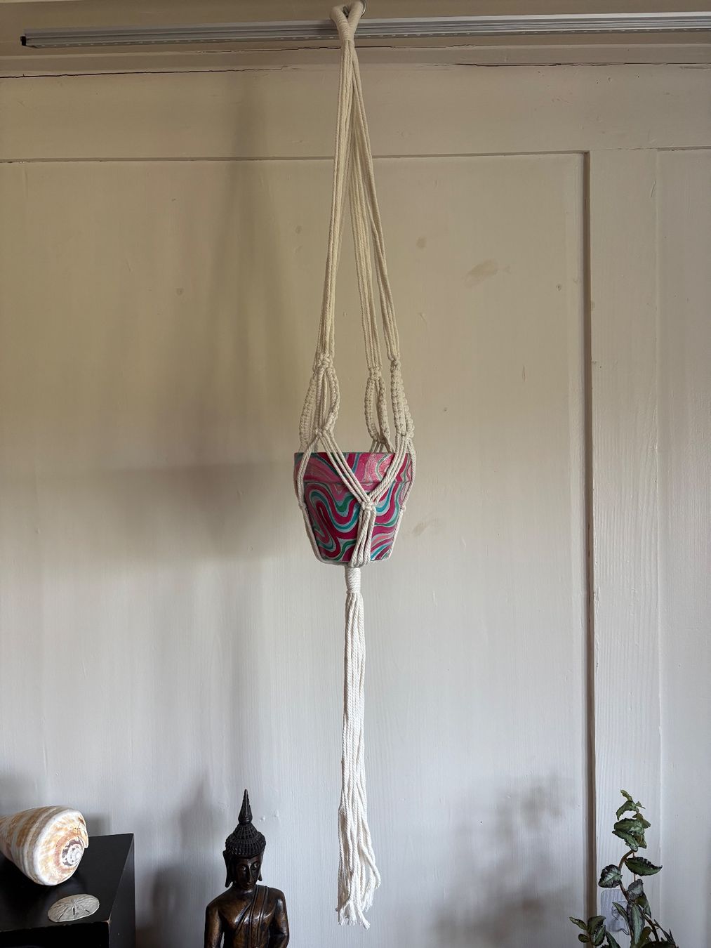 Tutte le decorazioni: *Neu* Macramee Boho Pflanzenhänger, mittel – Nuovo e nell'imballaggio originale da Grüningen venduto da Nickyemolient 1