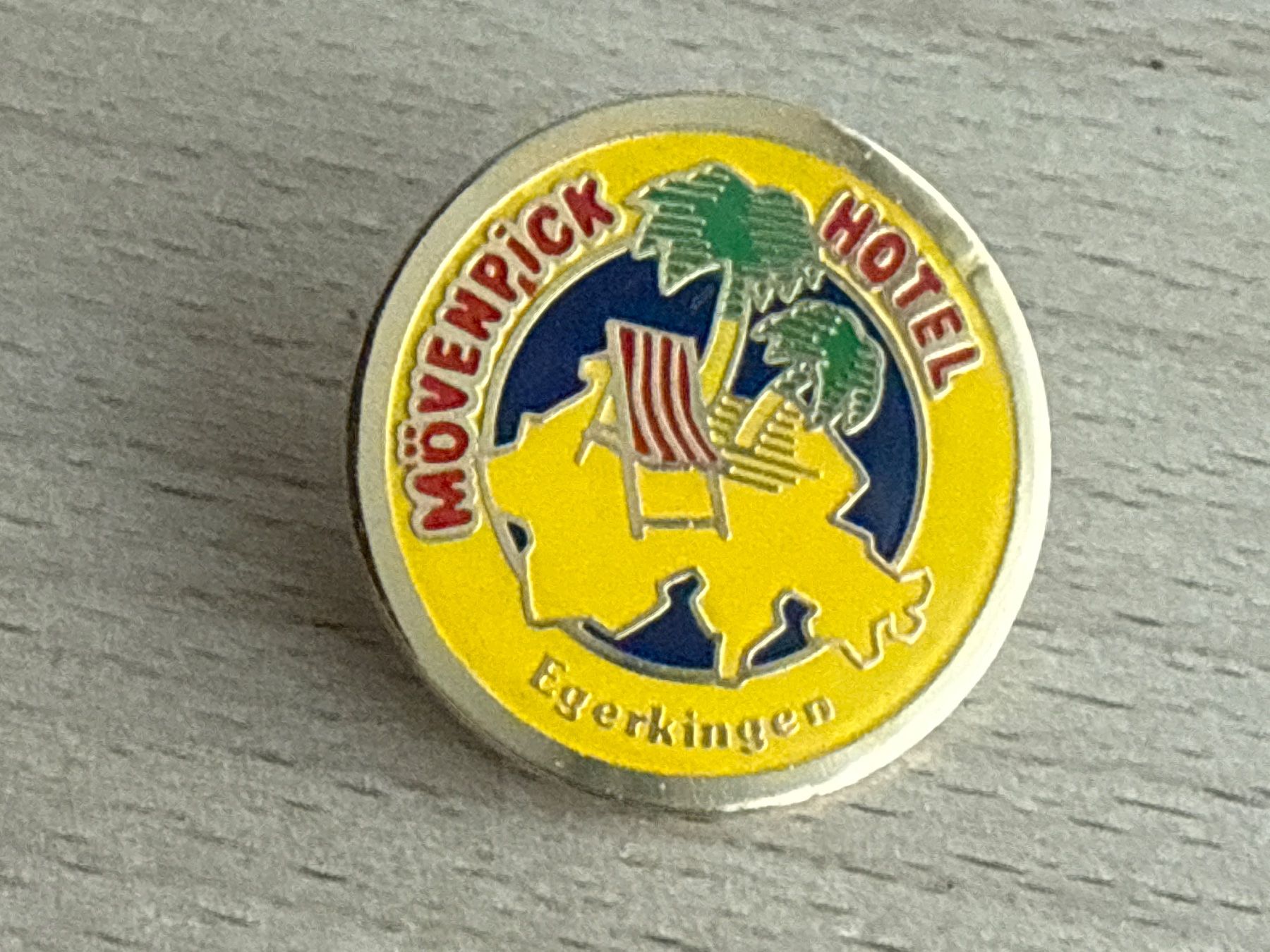 Plaketten & Abzeichen: Pin Movenpick Hotel Egerkingen – Gebraucht aus Glattbrugg von Schweigmatt