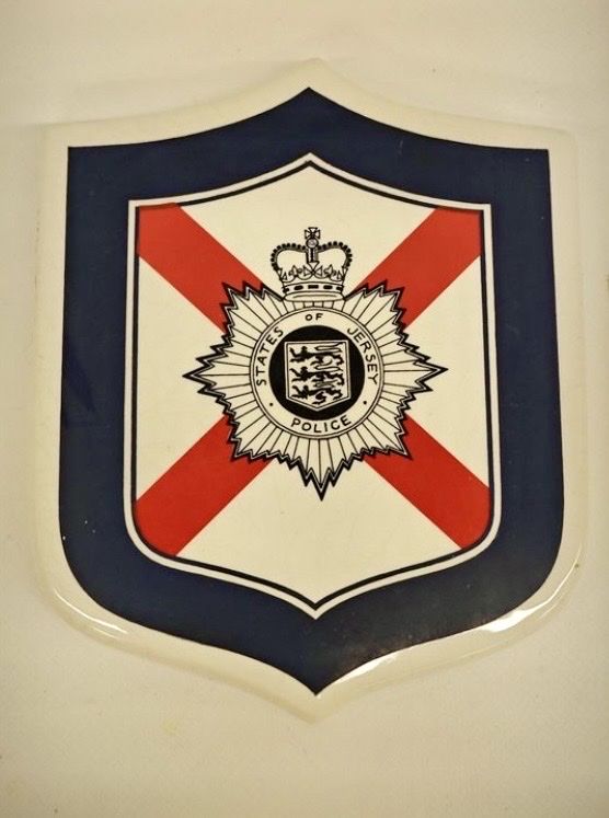 Altro in Antiquarato & Arte: Polizei Jersey Wappen Schild – Usato da Grossaffoltern venduto da sherry73