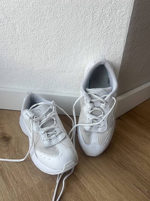 Chaussures femmes: Puma Schuhe Gr 39 – D'occasion à Oberrüti par Jes_seei