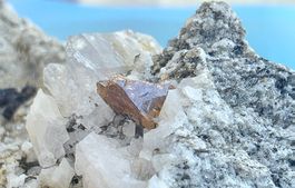 Mineralien- brauner prismatischer Anatas Binntal Lärcheltini