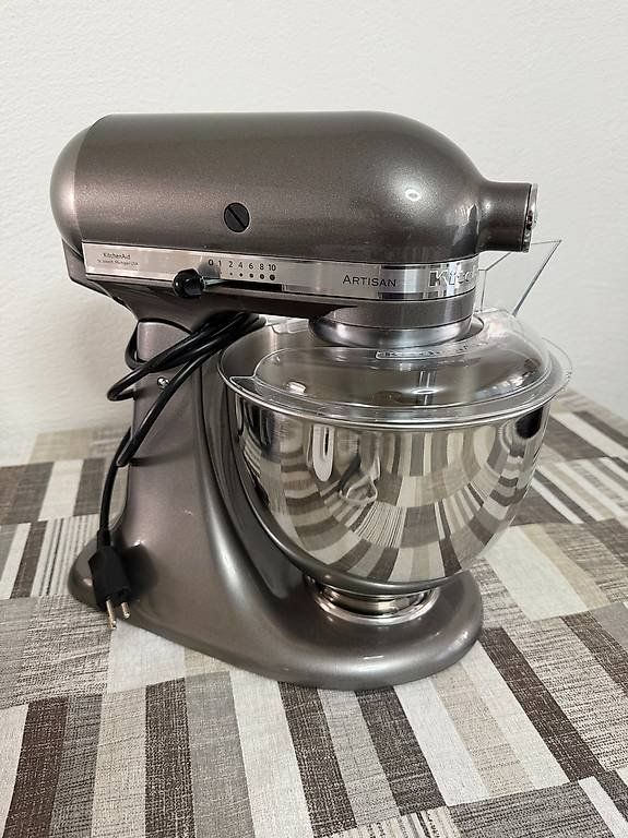 Elettrodomestici da cucina: KitchenAid Artisan 4.8L Mixer – Usato da Frauenfeld venduto da mii_5yfy