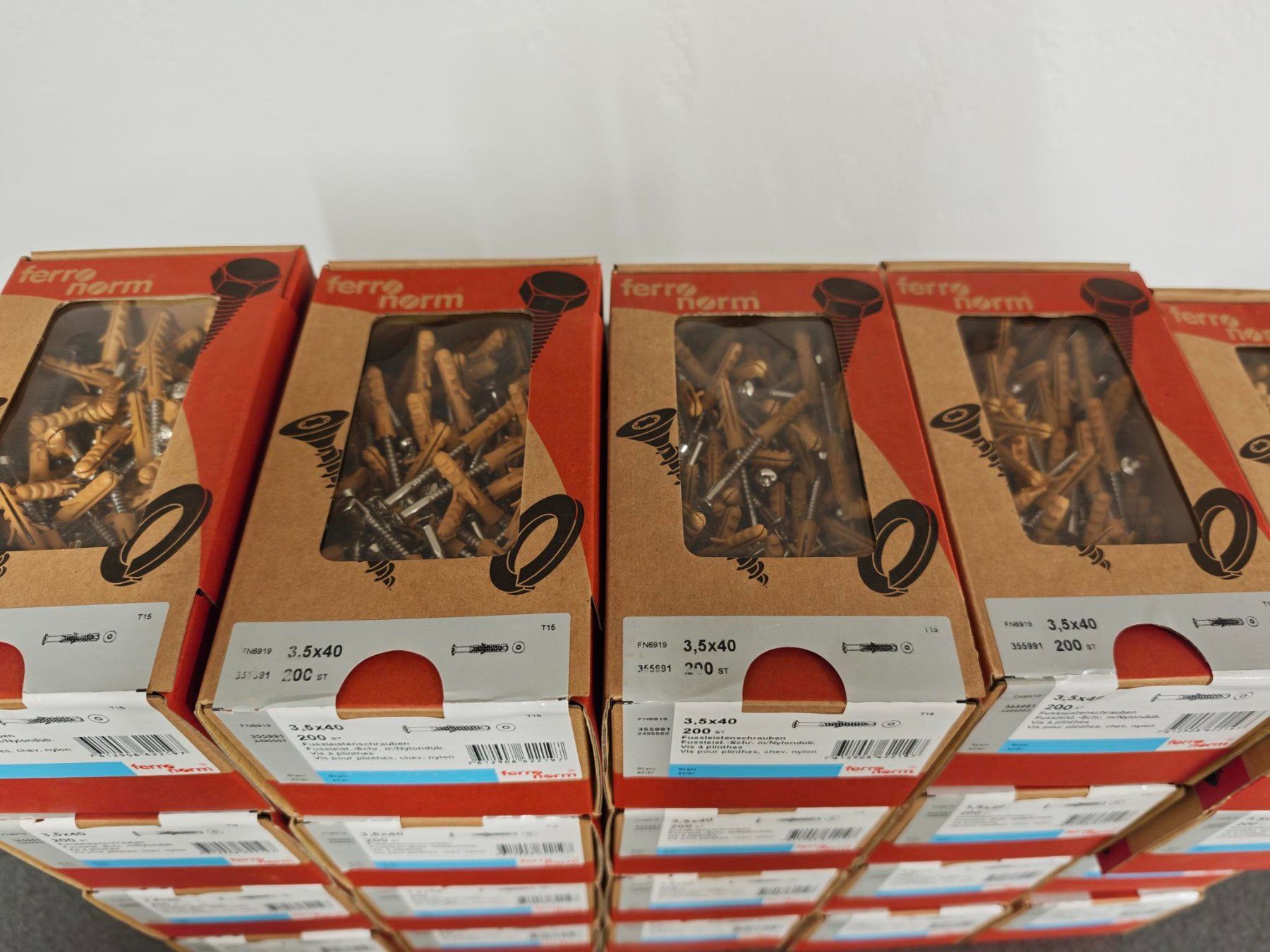 Tous les outils: Sockelleistenschrauben 3.5 x 40 – Neuf avec emballage d'origine à Sulz AG par Michu25