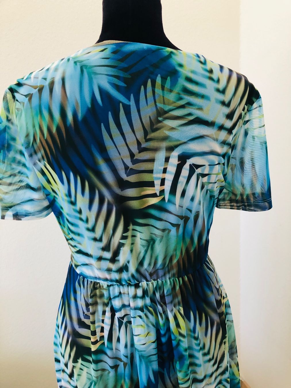 Vestiti: Sommerliches Maxikleid mit Palmenmuster, Grösse 36 – Nuovo (secondo la descrizione) da Arlesheim venduto da leyRum4.5 5