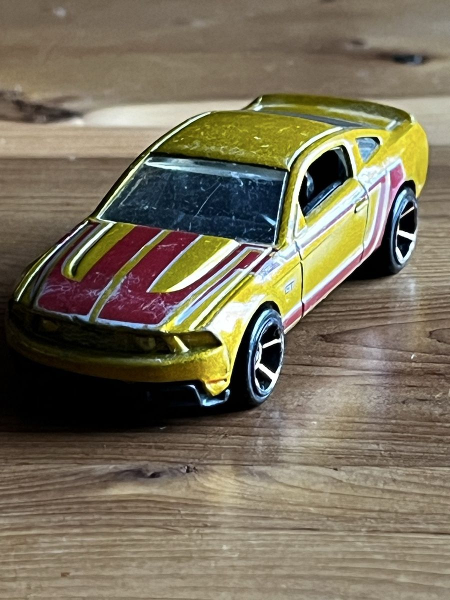 Hot Wheels Modellini d'auto: Ford Mustang GT Coupé 2010 – Usato da Basel venduto da EdiEberle