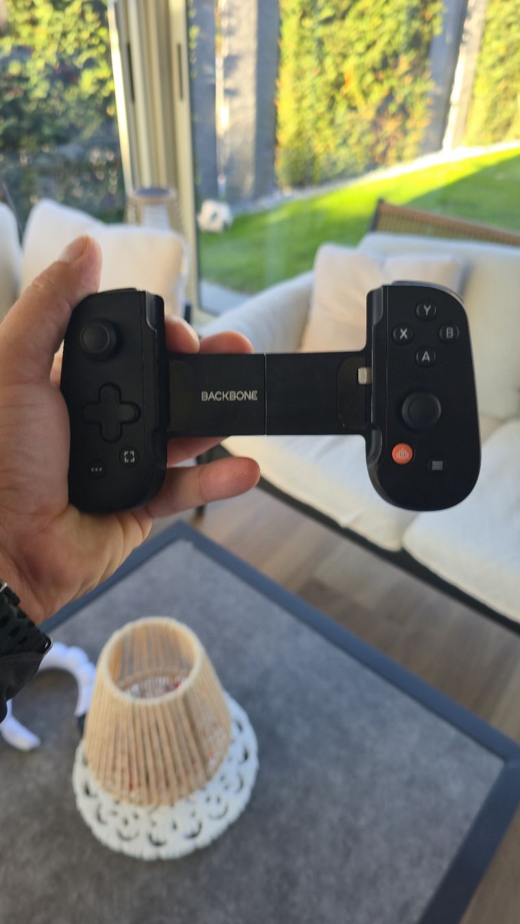 Controller: Backbone One Controller schwarz guter Zustand gebraucht – Usato da Abtwil AG venduto da nue_h5bp 1