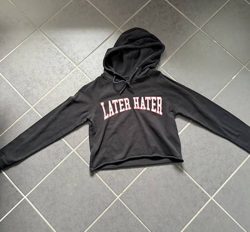 Maglioni & Felpe: SCHWARZER CROPPED HOODIE – Usato da Affeltrangen venduto da janaleiin 1