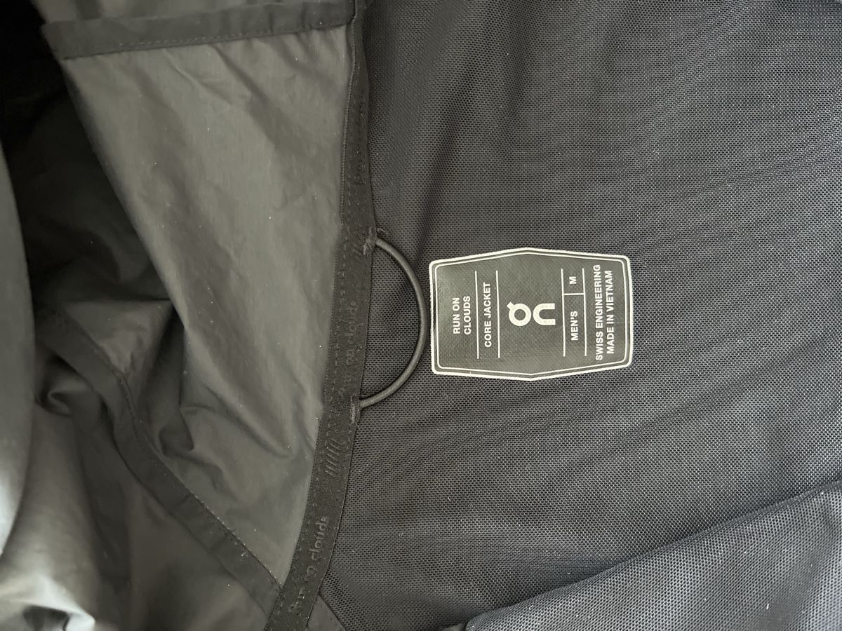 Giacche: On Running Jacke-  Herren Gr. M – Usato da Basel venduto da san_zks2 2