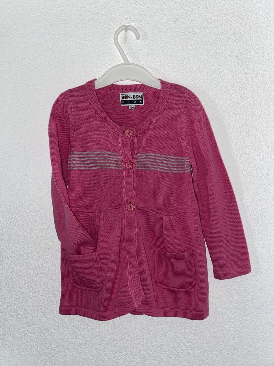Giacche & Cappotti: Herzige Strickjacke Gr. 104 – Usato da Wangen an der Aare venduto da Chrisimi