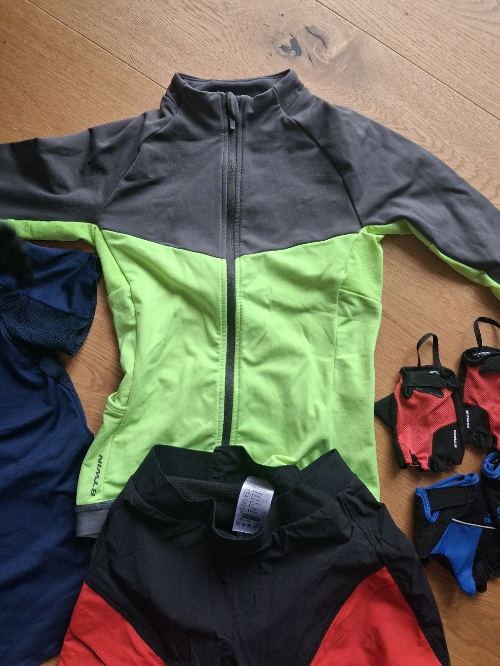 Decathlon Kleiderpakete & -sets: Veloset f. Kinder Gr. 134/140 – Gebraucht aus Thalwil von myandine 3