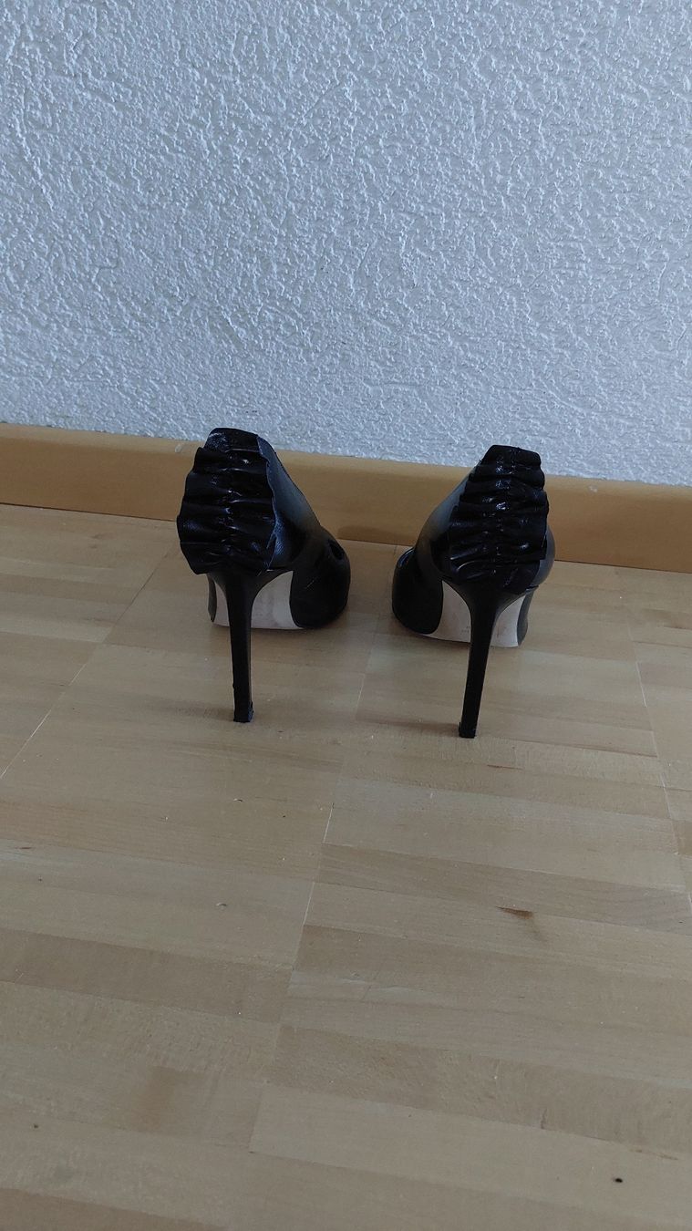 Damenschuhe: Schwarze Leder Pumps mit Rüschen Gr. 38 – Gebraucht aus Thun von Alexanna 3