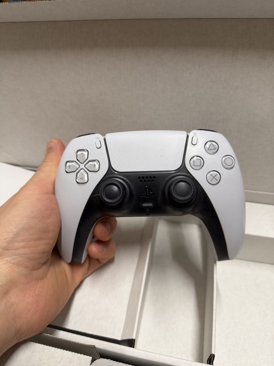 Sony Console: Sony PlayStation 5  – Usato da Kirchberg BE venduto da MauEspo 3