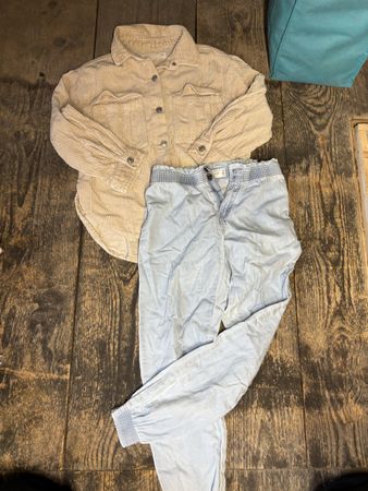 Zara Cordhemd Beige & Helle Hose, Top Zustand, Gr. 128