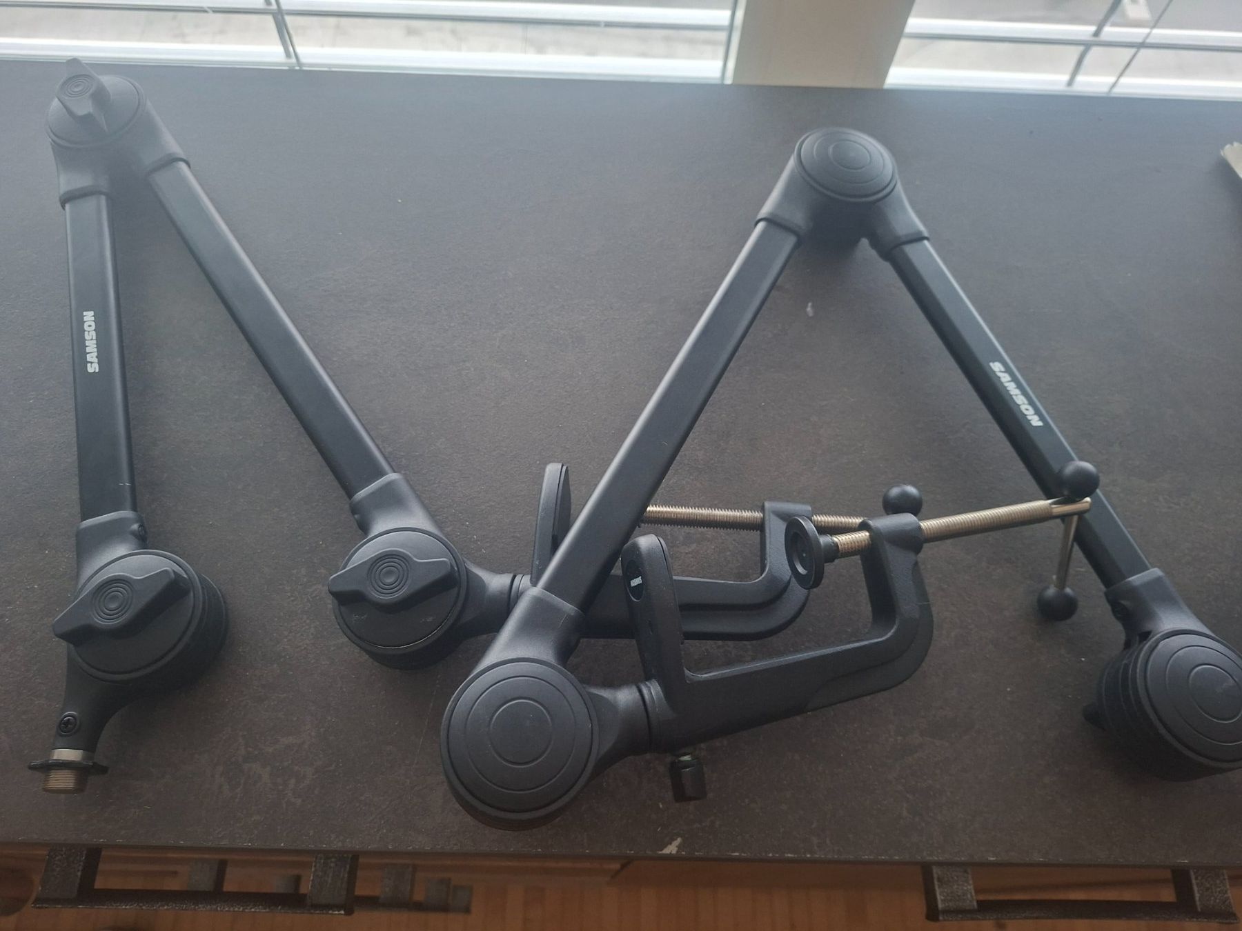 Supporti per strumenti musicali & leggii: 2 Mikrofonständer: Samson MicBoomArm Podcaster – Usato da Baden venduto da rocket85 5