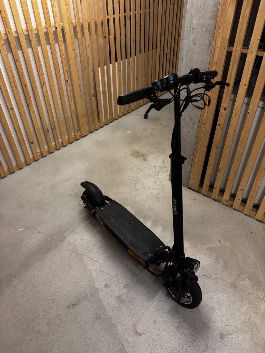 VMAX Kickboard: VMAX E-Scooter VMAX R25 – Defekt aus Hinwil von BMW_M-Packet 1