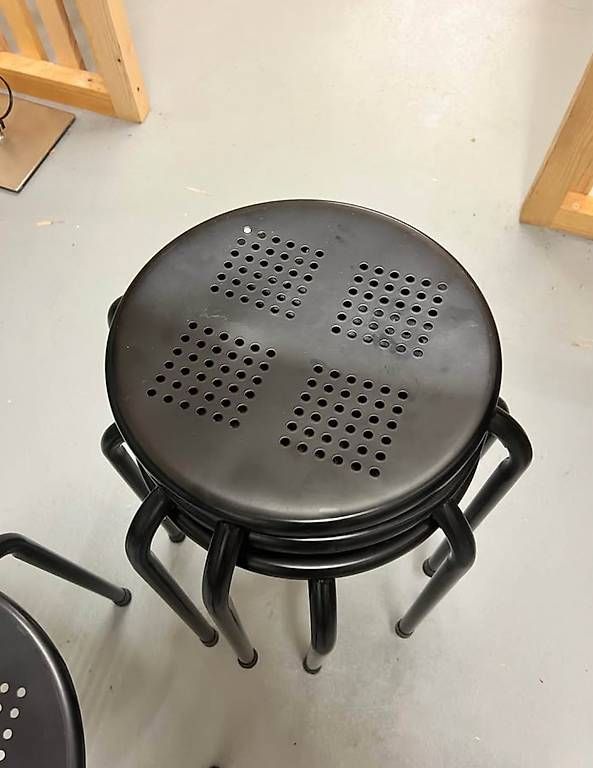Hocker: 3x Hocker Metall Schwarz – Gebraucht aus Zürich von Nats11 1