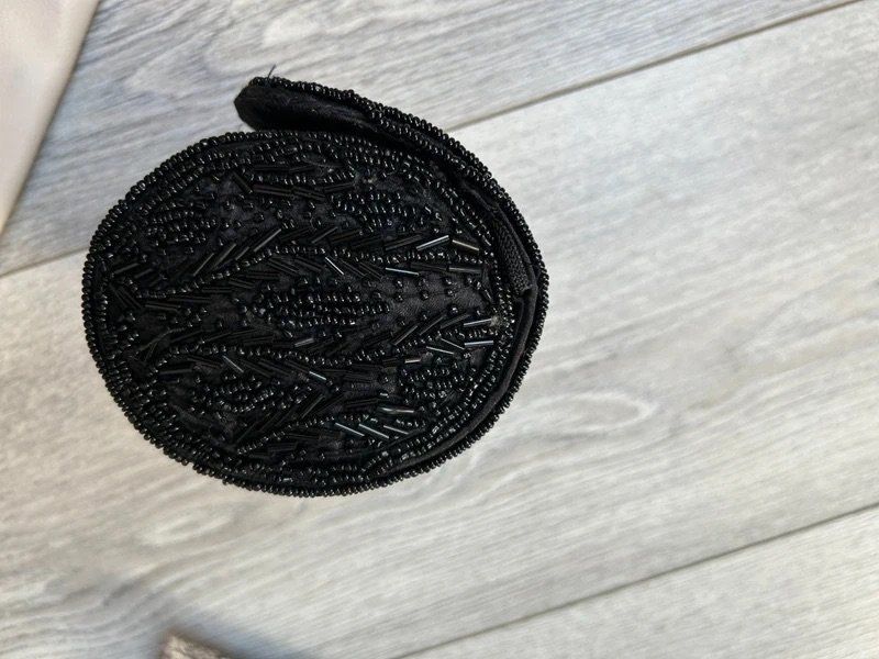 Borse da donna: Petite pochette à paillettes noir – Usato da Genève venduto da and_k79x 5