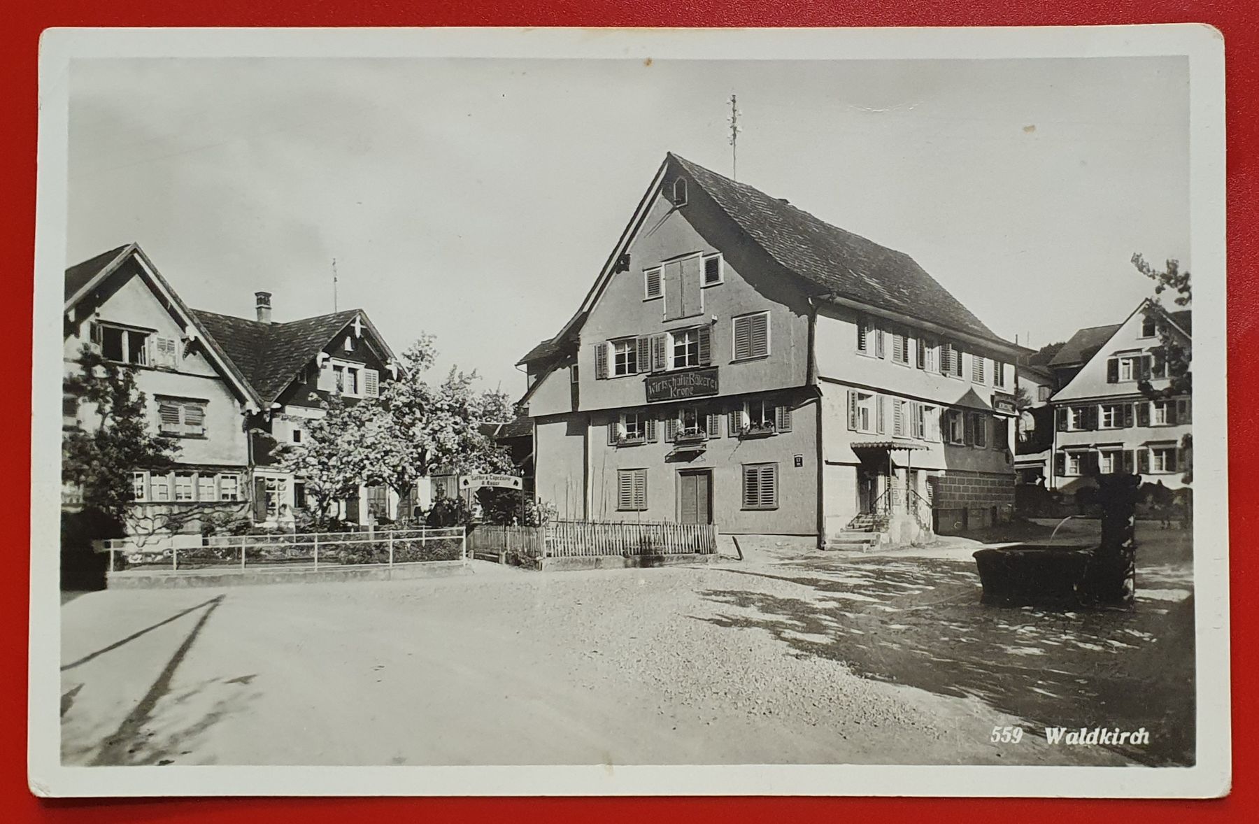 Cartes postales: Waldkirch - Wirtschaft und Bäckerei Krone – D'occasion à Kreuzlingen par Rschweiz1