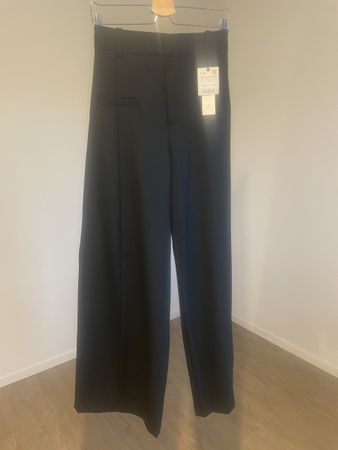 Neue Hose mit Etikett von Zara Größe S