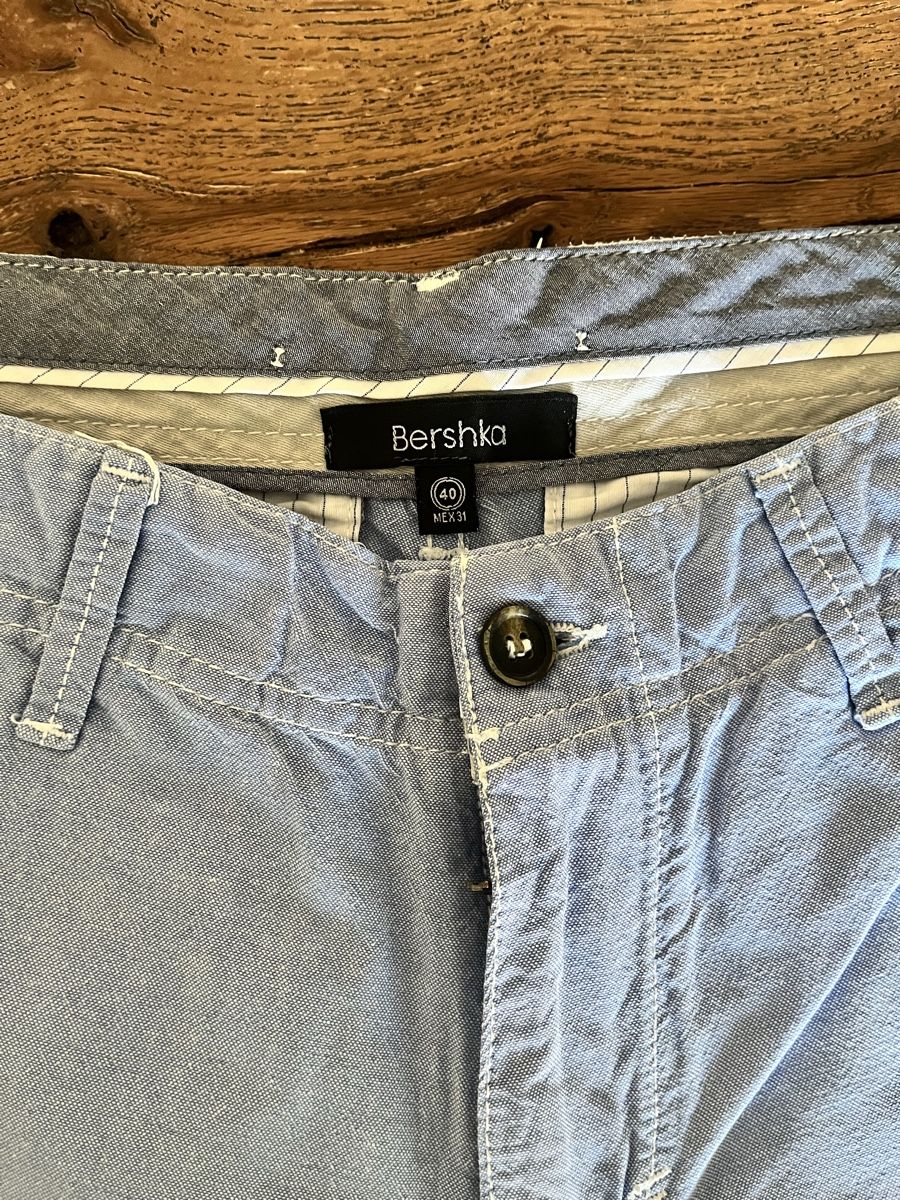 Pantaloni: Bershka Bermudas – Usato da Chur venduto da Mbadimeischter 1