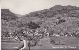 Zeglingen (BL) Dorfansicht mit Wisenberg.