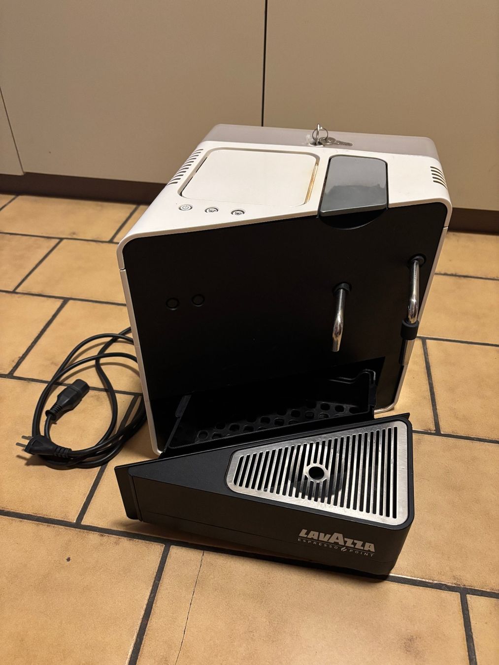 Lavazza Macchine per caffè & Macchine per espresso: A vendre machine à café Lavazza – Usato da Veyras venduto da Franoisvs 1