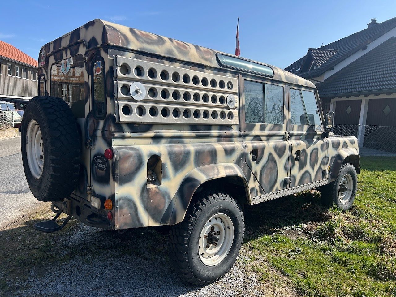 Land Rover Autos: LAND ROVER Defender 110 V8 Station Wagon – Défectueux à Sirnach par MaechlerAutomobile 3