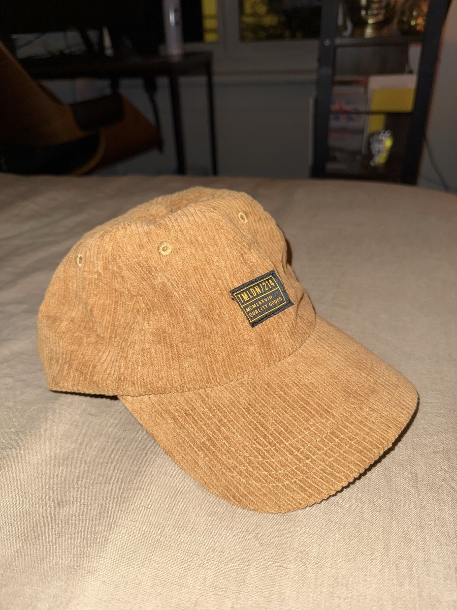 Copricapi, berretti & cappellini: Beige corduroy cap – Nuovo (secondo la descrizione) da Zürich venduto da sunnykickz