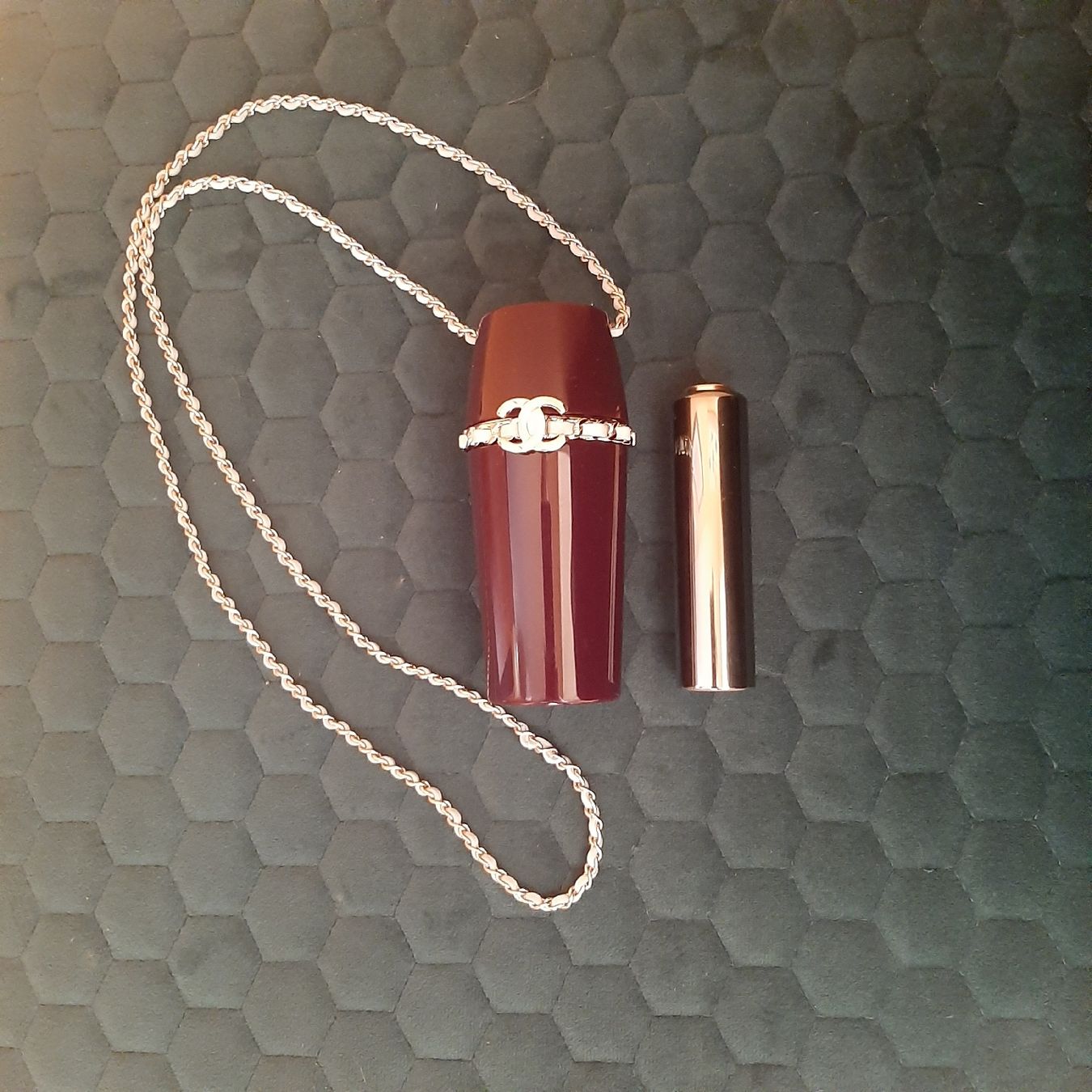 Chanel Catenine: Rare collier de défilé Lipstick Chanel – Nuovo (secondo la descrizione) da Chêne-Bourg venduto da chsandra34 3