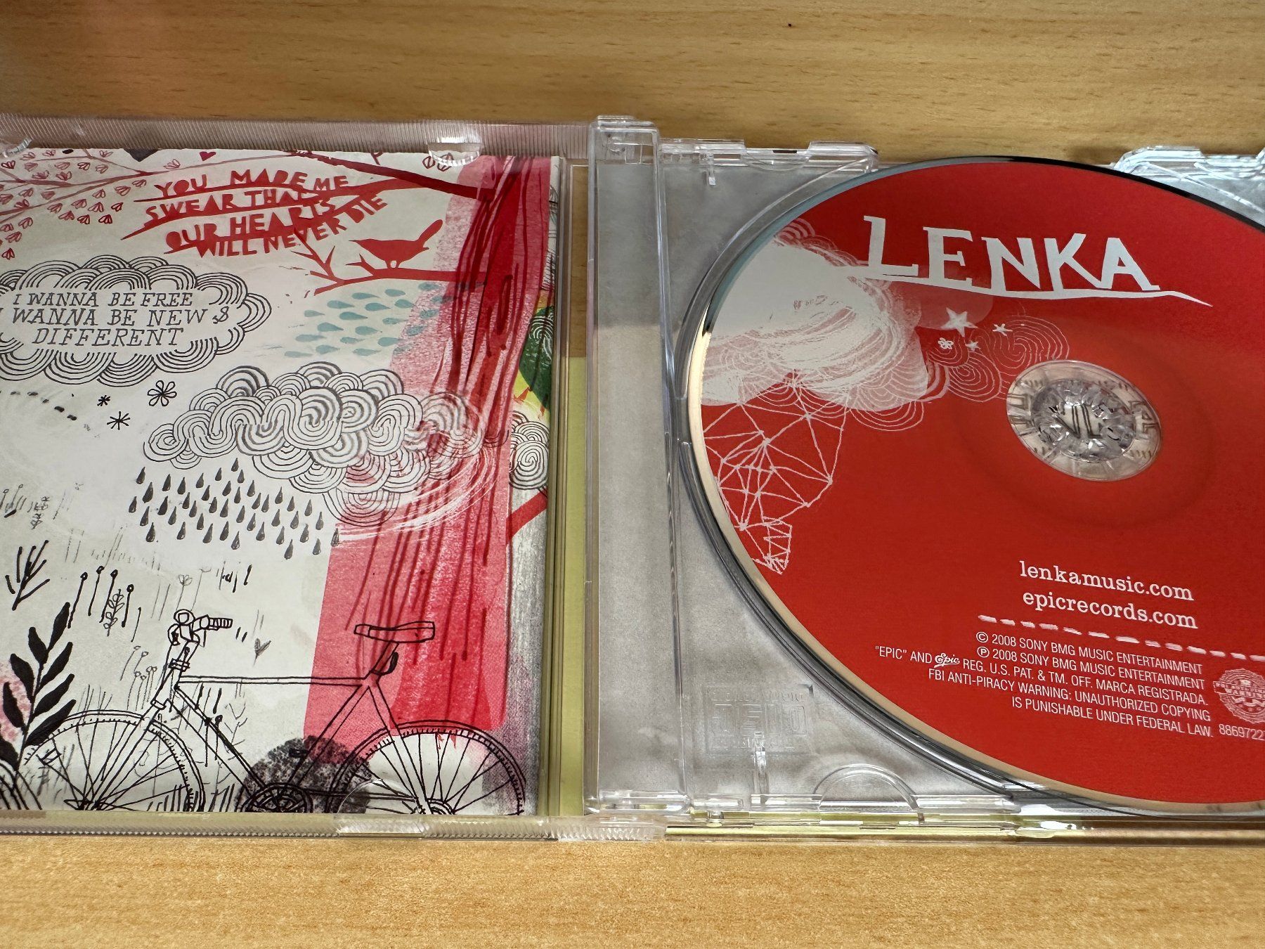 CDs: V1 Lenka – Lenka – Gebraucht aus Rikon im Tösstal von Alpenmutz 2