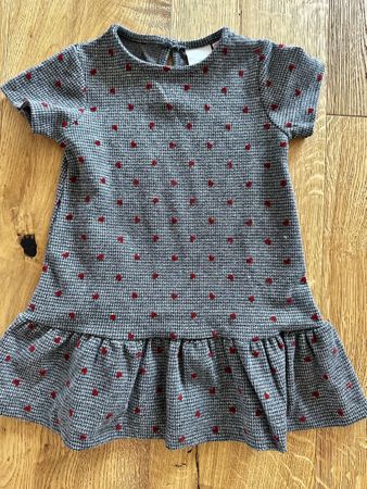 Mädchen Kleid Zara Grau mit roten Herzen Grösse 86
