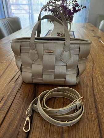 David Jones - geflochtene Tasche in Gold