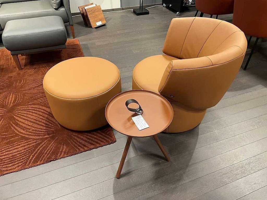 Fauteuils: ROLF BENZ 684 Sessel mit Hocker – D'occasion à Volketswil par wirzwohnen 1